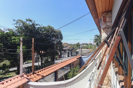 Casa à venda com 325m², 4 quartos e 4 vagas Casa à venda com 325m², 4 quartos e 4 vagasVaranda