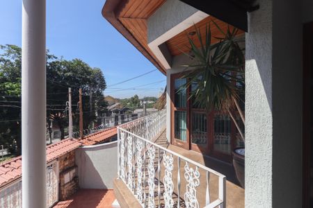 Casa à venda com 325m², 4 quartos e 4 vagas Casa à venda com 325m², 4 quartos e 4 vagasVaranda