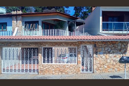 Casa à venda com 325m², 4 quartos e 4 vagas Casa à venda com 325m², 4 quartos e 4 vagasFachada