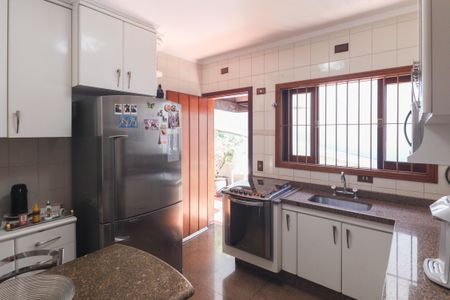 Casa à venda com 325m², 4 quartos e 4 vagas Casa à venda com 325m², 4 quartos e 4 vagasCozinha