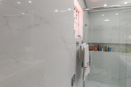 Casa à venda com 325m², 4 quartos e 4 vagas Casa à venda com 325m², 4 quartos e 4 vagasBanheiro da Suíte 2