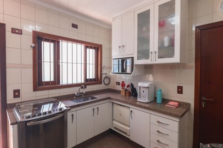 Casa à venda com 325m², 4 quartos e 4 vagas Casa à venda com 325m², 4 quartos e 4 vagasCozinha