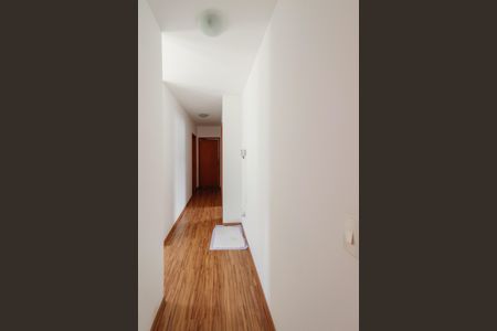 Casa de condomínio à venda com 311m², 5 quartos e sem vaga Casa de condomínio à venda com 311m², 5 quartos e sem vagaCorredor