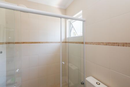 Casa de condomínio à venda com 311m², 5 quartos e sem vaga Casa de condomínio à venda com 311m², 5 quartos e sem vagaBanheiro da Suíte 4