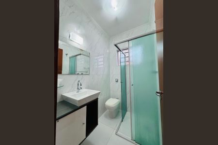 Banheiro de casa para alugar com 3 quartos, 112m² em Jardim Copacabana, São Bernardo do Campo