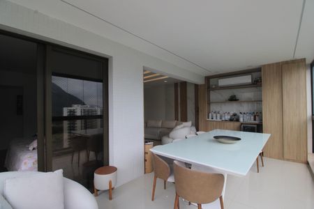 Apartamento à venda com 328m², 4 quartos e 2 vagasSala - Varanda