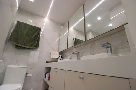 Apartamento à venda com 328m², 4 quartos e 2 vagasBanheiro da suíte 3