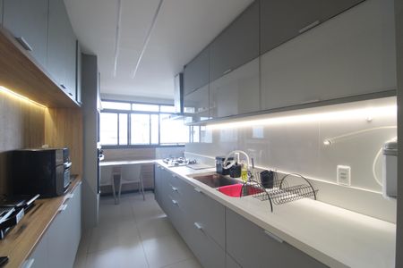 Apartamento à venda com 328m², 4 quartos e 2 vagasCozinha