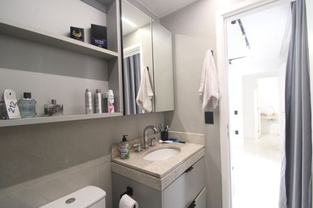 Apartamento à venda com 328m², 4 quartos e 2 vagasBanheiro da suíte 4