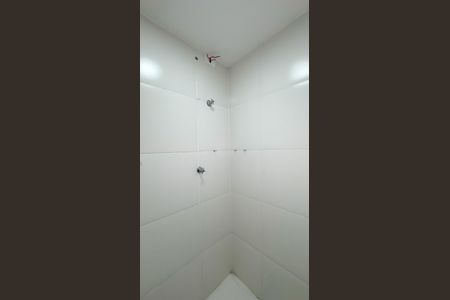 Banheiro de kitnet/studio à venda com 1 quarto, 15m² em Vila Plana, São Paulo