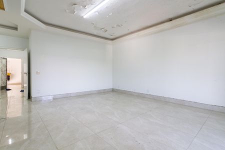 Casa à venda com 500m², 3 quartos e 10 vagas Casa à venda com 500m², 3 quartos e 10 vagasSuíte