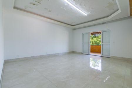 Casa à venda com 500m², 3 quartos e 10 vagas Casa à venda com 500m², 3 quartos e 10 vagasSuíte