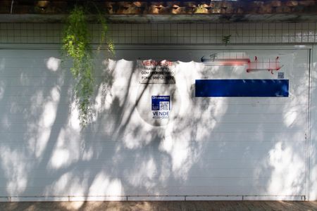 Casa à venda com 500m², 3 quartos e 10 vagas Casa à venda com 500m², 3 quartos e 10 vagasFachada