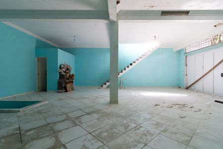 Casa à venda com 500m², 3 quartos e 10 vagas Casa à venda com 500m², 3 quartos e 10 vagasGaragem