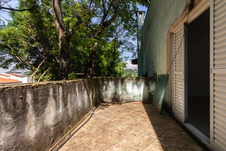 Casa à venda com 500m², 3 quartos e 10 vagas Casa à venda com 500m², 3 quartos e 10 vagasVaranda