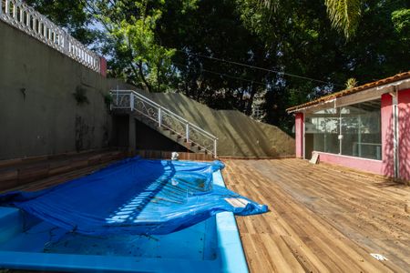 Casa à venda com 500m², 3 quartos e 10 vagas Casa à venda com 500m², 3 quartos e 10 vagasPiscina