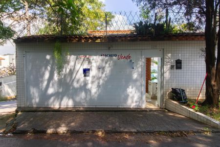 Casa à venda com 500m², 3 quartos e 10 vagas Casa à venda com 500m², 3 quartos e 10 vagasfachada