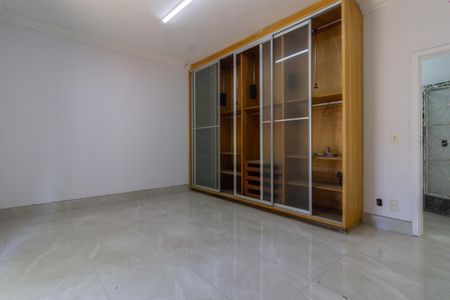 Casa à venda com 500m², 3 quartos e 10 vagas Casa à venda com 500m², 3 quartos e 10 vagasSuíte 2