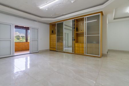 Casa à venda com 500m², 3 quartos e 10 vagas Casa à venda com 500m², 3 quartos e 10 vagasSuíte