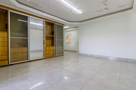 Casa à venda com 500m², 3 quartos e 10 vagas Casa à venda com 500m², 3 quartos e 10 vagasSuíte