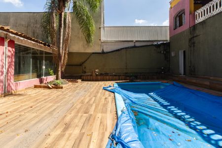 Casa à venda com 500m², 3 quartos e 10 vagas Casa à venda com 500m², 3 quartos e 10 vagasPiscina