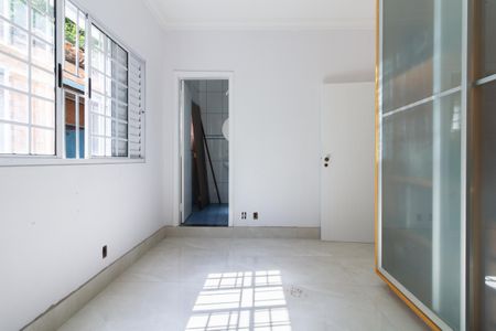 Casa à venda com 500m², 3 quartos e 10 vagas Casa à venda com 500m², 3 quartos e 10 vagasSuíte 1