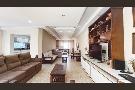 Casa à venda com 240m², 4 quartos e 4 vagasSala