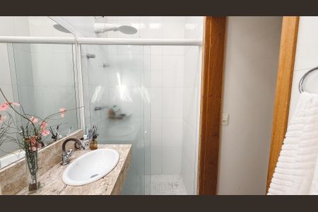 Casa à venda com 240m², 4 quartos e 4 vagasBanheiro da Suíte 2
