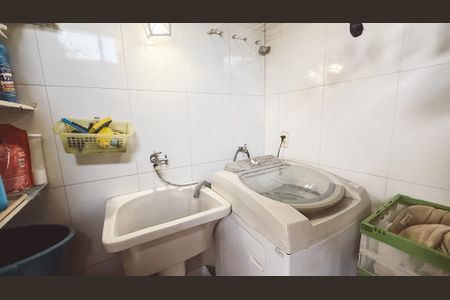 Casa à venda com 240m², 4 quartos e 4 vagasÁrea de Serviço