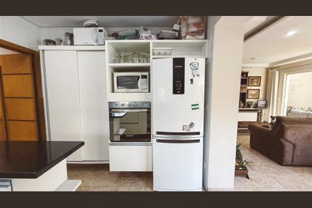 Casa à venda com 240m², 4 quartos e 4 vagasCozinha