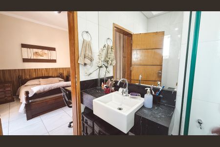 Casa à venda com 240m², 4 quartos e 4 vagasBanheiro da Suíte 1