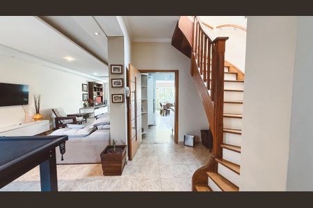 Casa à venda com 240m², 4 quartos e 4 vagasHall social