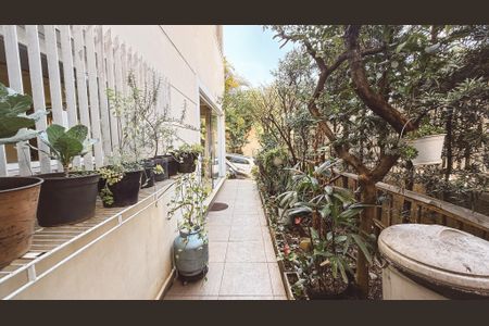 Casa à venda com 240m², 4 quartos e 4 vagasCorredor