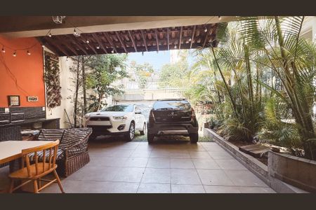 Casa à venda com 240m², 4 quartos e 4 vagasChurrasqueira