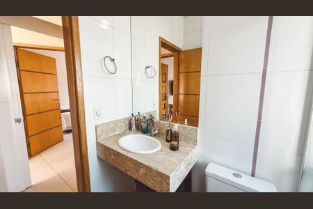 Casa à venda com 240m², 4 quartos e 4 vagasBanheiro