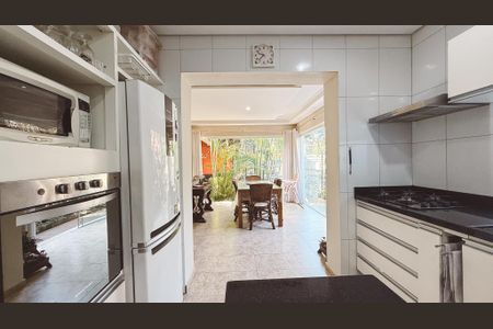 Casa à venda com 240m², 4 quartos e 4 vagasCozinha