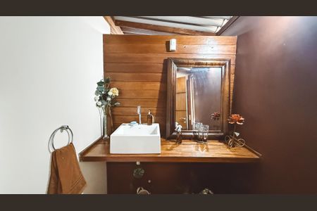 Casa à venda com 240m², 4 quartos e 4 vagasLavabo