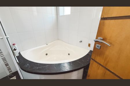 Casa à venda com 240m², 4 quartos e 4 vagasBanheiro da Suíte 1