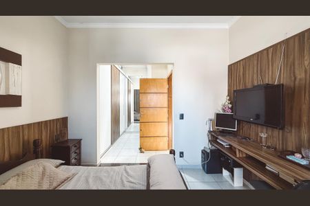 Casa à venda com 240m², 4 quartos e 4 vagasSuíte 1