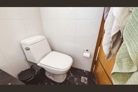 Casa à venda com 240m², 4 quartos e 4 vagasBanheiro da Suíte 1