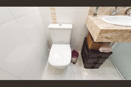 Casa à venda com 240m², 4 quartos e 4 vagasBanheiro da Suíte 2
