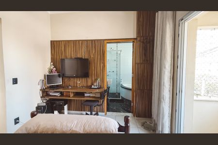 Casa à venda com 240m², 4 quartos e 4 vagasSuíte 1