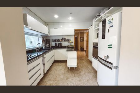Casa à venda com 240m², 4 quartos e 4 vagasCozinha