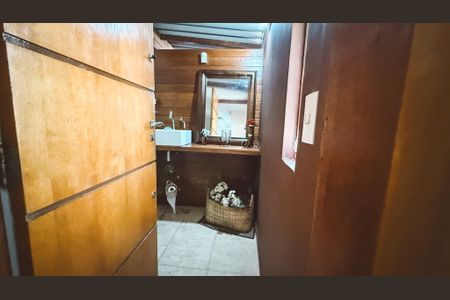 Casa à venda com 240m², 4 quartos e 4 vagasLavabo