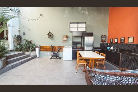 Casa à venda com 240m², 4 quartos e 4 vagasChurrasqueira