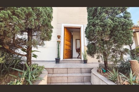 Casa à venda com 240m², 4 quartos e 4 vagasEntrada