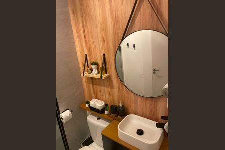 Banheiro de kitnet/studio para alugar com 1 quarto, 37m² em Santo Cristo, Rio de Janeiro