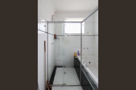 Casa à venda com 800m², 4 quartos e 5 vagasBanheiro Semi -Suíte e Social 1