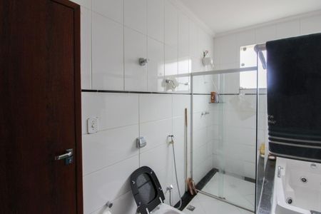 Casa à venda com 800m², 4 quartos e 5 vagasBanheiro Semi -Suíte e Social 1