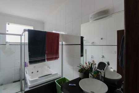 Casa à venda com 800m², 4 quartos e 5 vagasBanheiro Semi -Suíte e Social 1